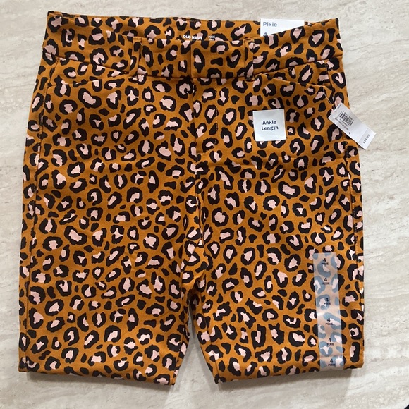 Old Navy Pixie ankle length leopard pants - Picture 2 of 3